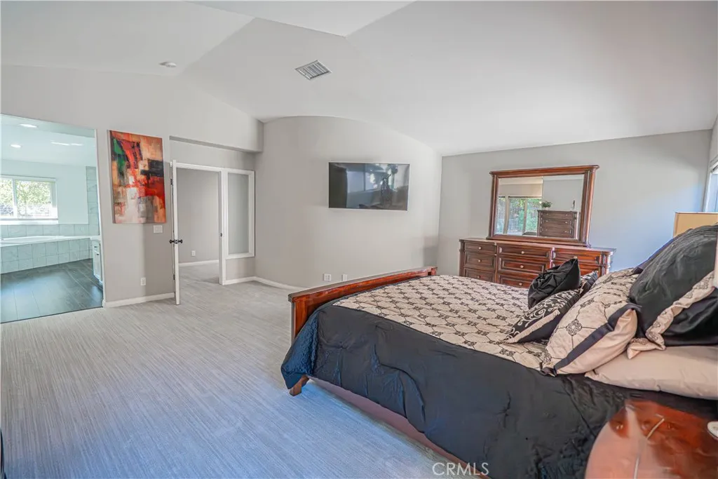 23678 White Oak, Newhall, California 91321 home-pic-19